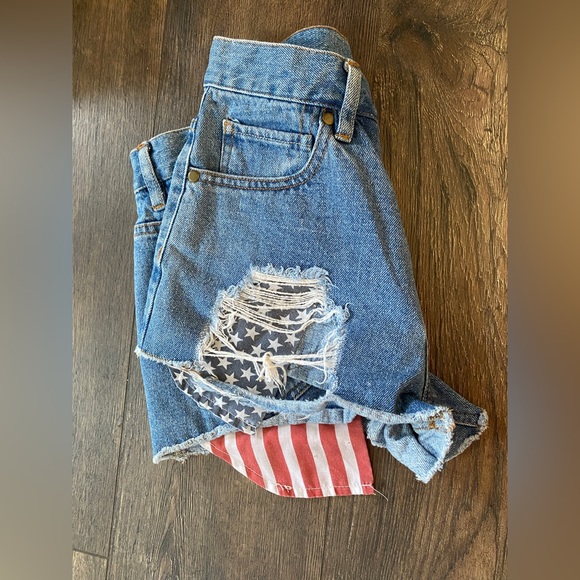 Forever 21 USA Flag Pocket Denim Distressed Shorts - Picture 8 of 10